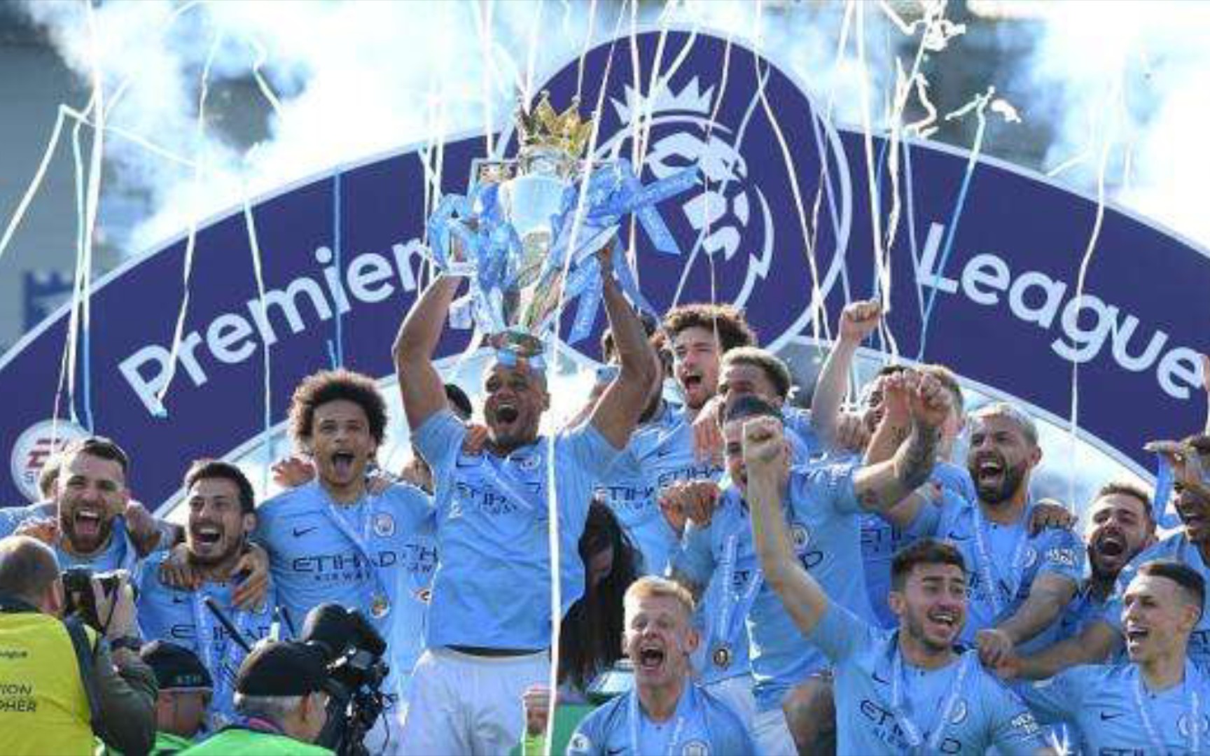 聯賽的綠茵 聯賽的綠茵